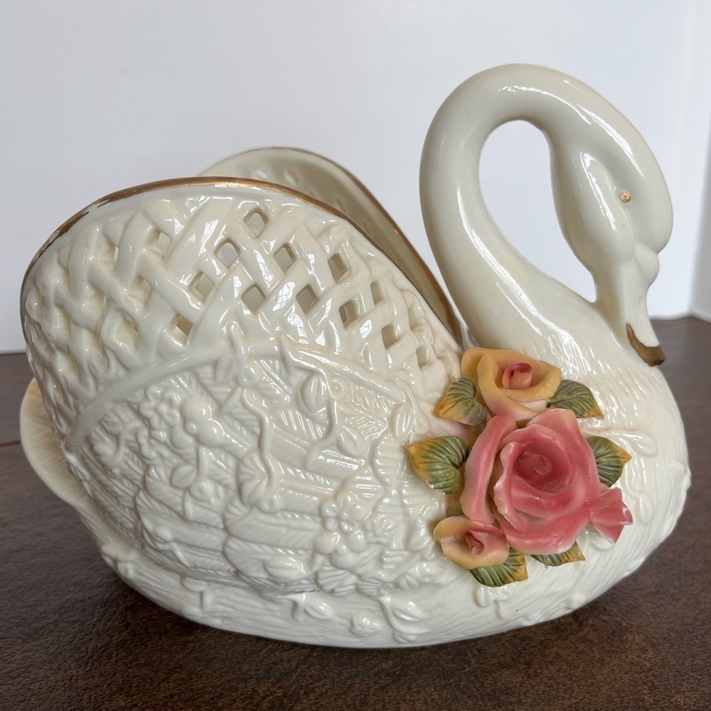 Vintage Lattice and Roses Swan